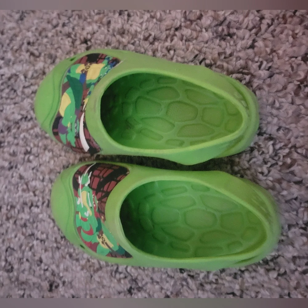 Teenage Ninja Turtles Kids Slip On Shoes Size 9/10‎